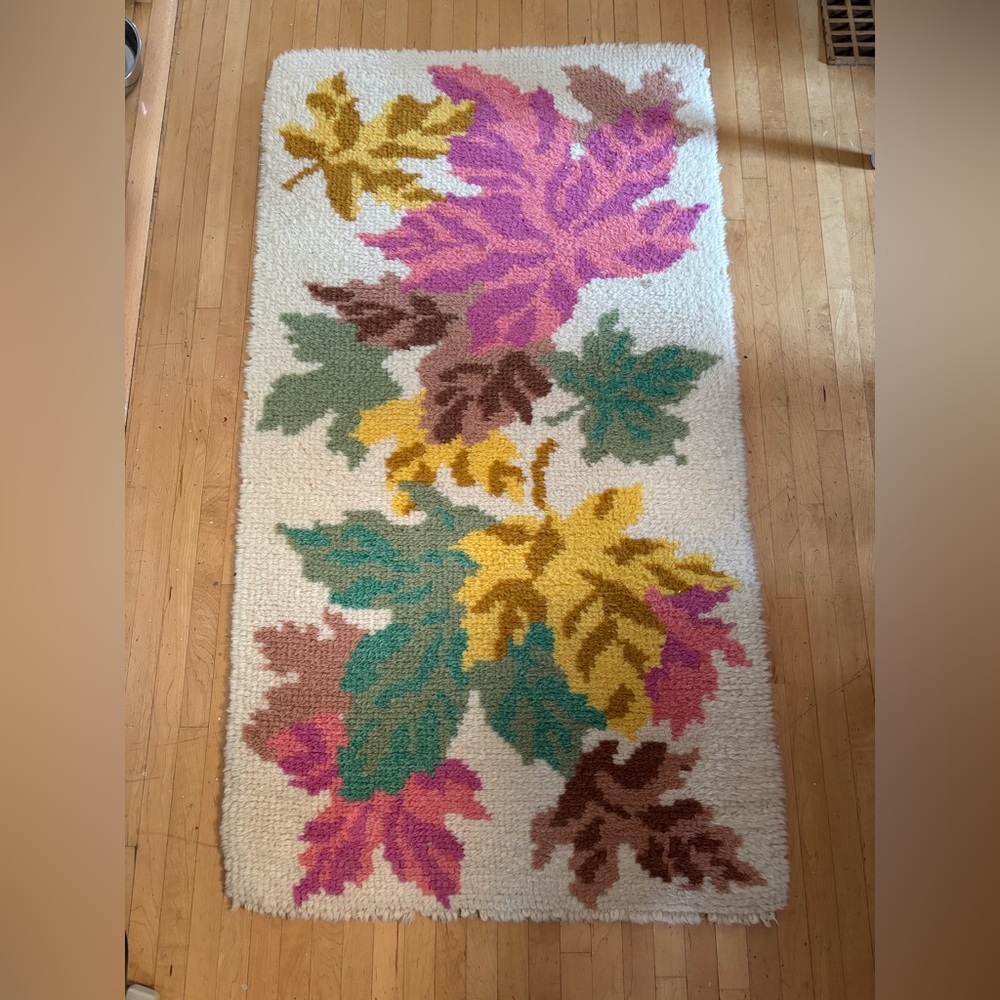 Leaf Motif Hand Hooked Rug